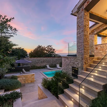Villa Racozzi - Sea View, Heated Pool Near Porec *