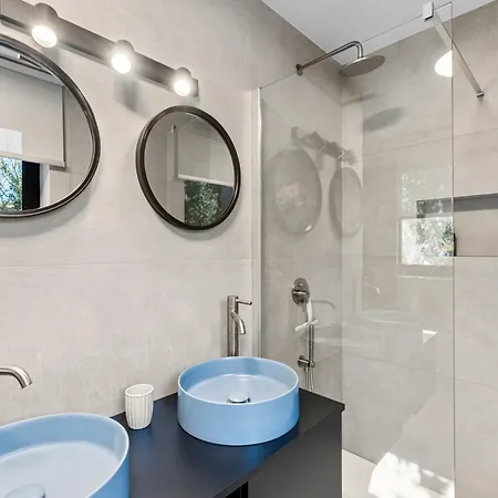 Villa Racozzi - Sea View, Heated Pool Near Porec *