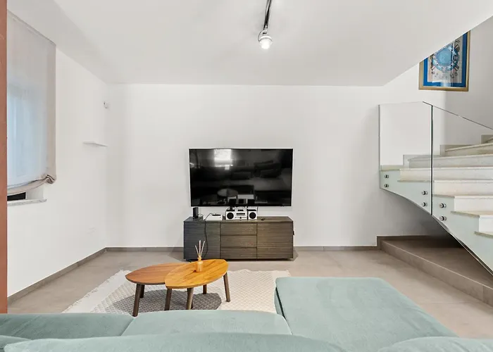 Vila Villa Racozzi - Sea View, Heated Pool Near Porec